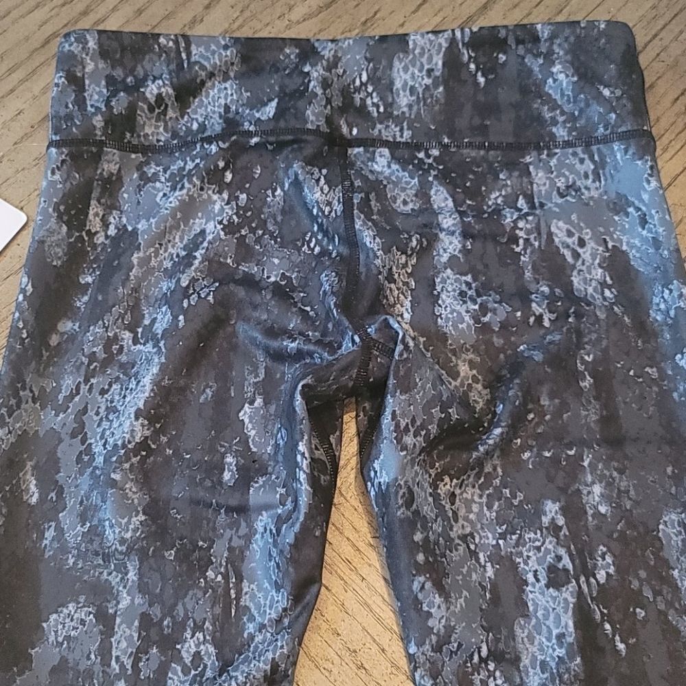 Alo Nwt Size M Python Glossy Leggings - image 5